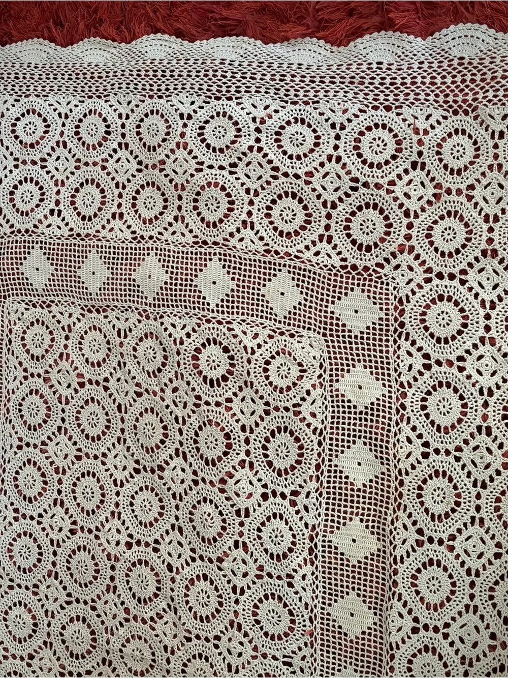 Vintage Beautiful Cream Cokored Crochet Lace Tablecloth 56”W 74”L Read